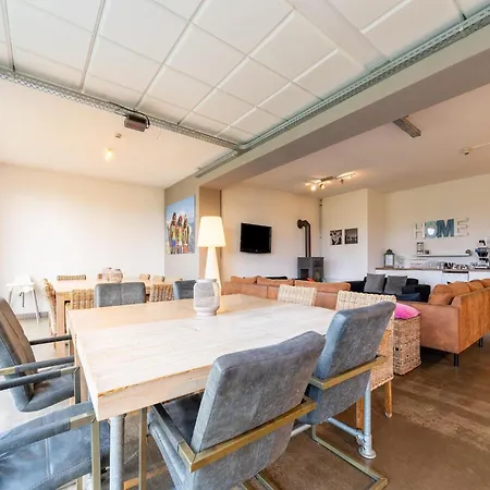 Vakantiehuis Spacious Group In With Garden