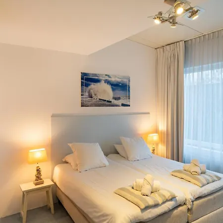 Spacious Group In With Garden Vakantiehuis