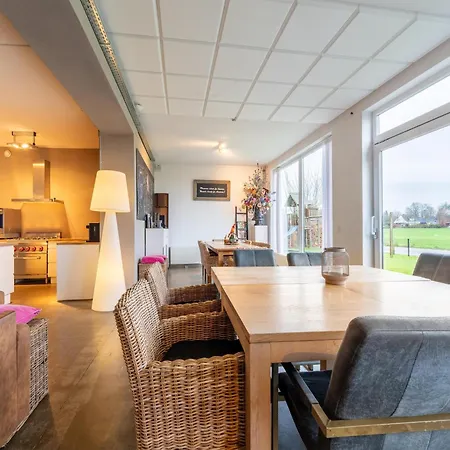 Spacious Group In With Garden Teuge