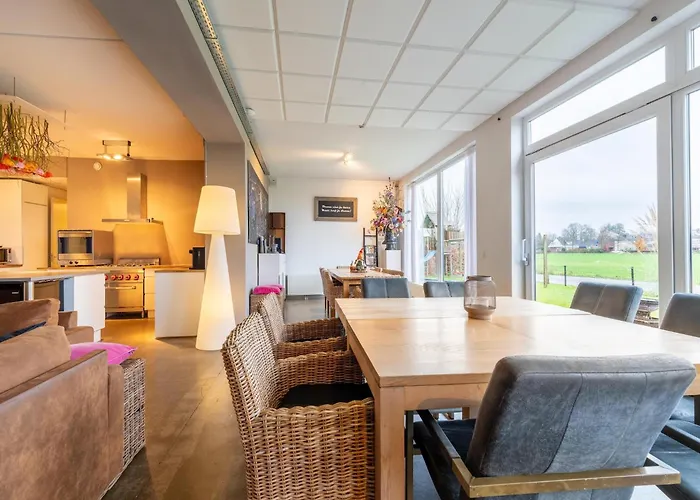 Spacious Group In With Garden Teuge