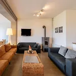 Nyaraló Spacious Group In With Garden